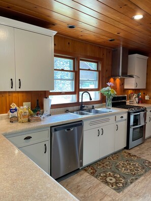 Fridge, microwave, oven, stovetop - Walloon Lake Gold Coast - Three season cottage right on the water! (Walloon Lake)