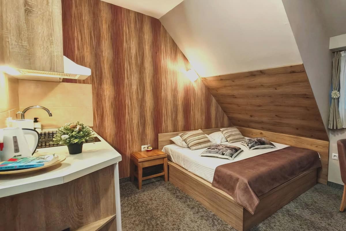 Comfort Studio, 1 Katil Ratu (Queen) dengan Katil Sofa, Mountain View | Busa memori, peti besi dalam bilik, katil bayi/kot (percuma) 