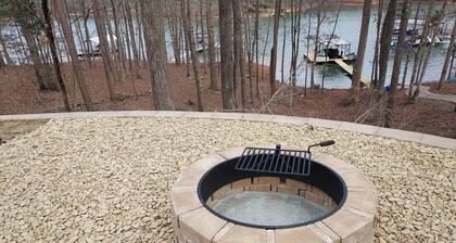 Gran familia Lake Home en aguas profundas