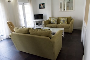 Smart TV, lettore DVD, libri