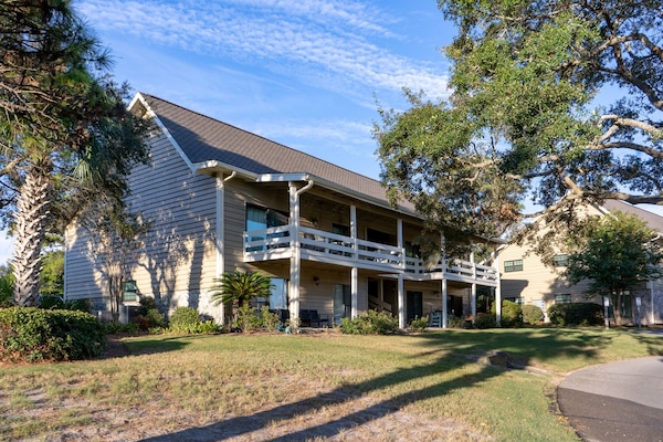 Sommerhaus is located between the 14th and 15th fairways of the golf course.