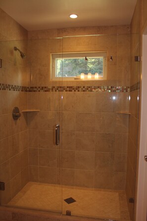 Combined shower/bathtub, hair dryer, towels, soap - A Grand Family Retreat Among the Redwoods. (Cazadero)