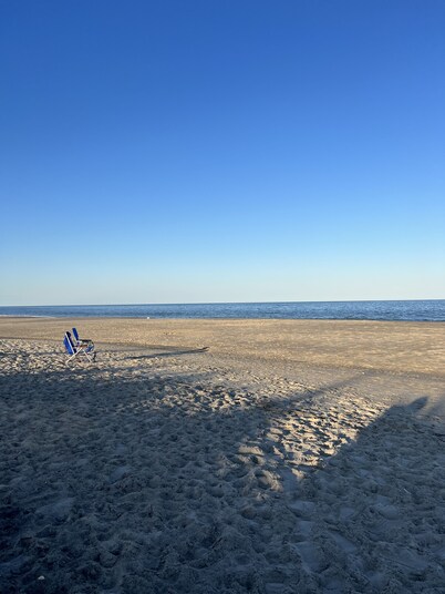 Best of Dewey! 2 BR1.5 bath steps to the Ocean on popular McKinley!