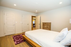 2 habitaciones, tabla de planchar con plancha, wifi y ropa de cama 