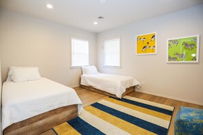 2 habitaciones, tabla de planchar con plancha, wifi y ropa de cama 
