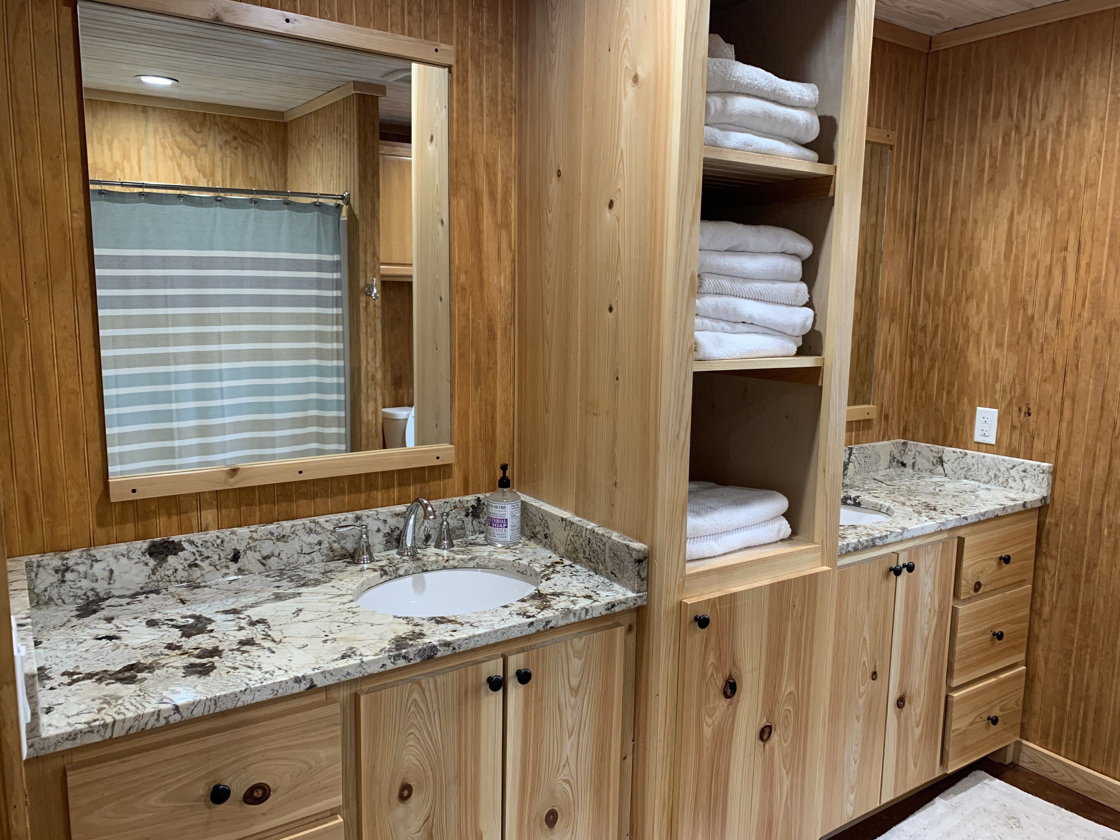 BBQ Barn with private drive and spacious parking