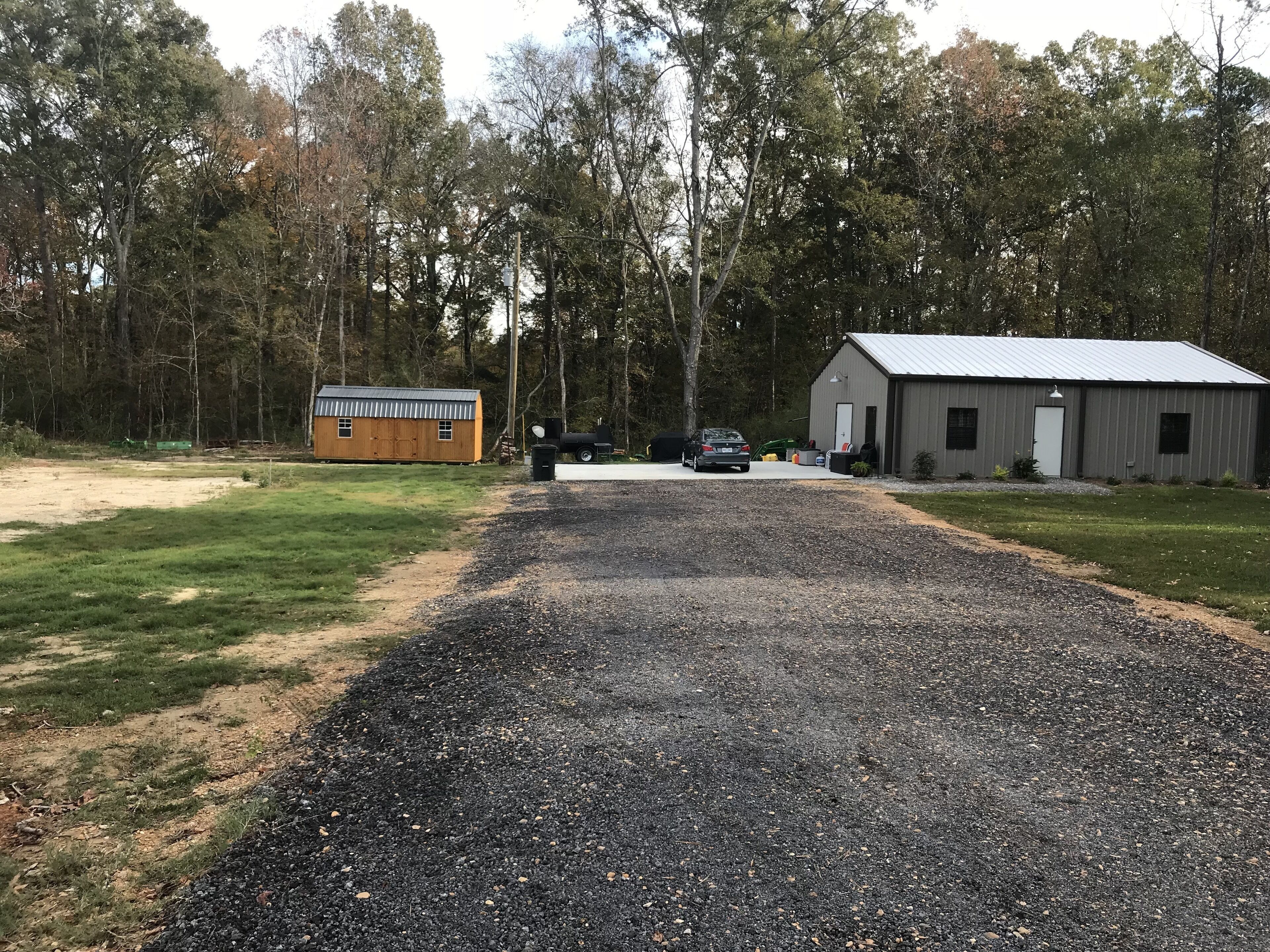 BBQ Barn with private drive and spacious parking