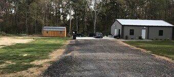 BBQ Barn with private drive and spacious parking