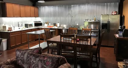 BBQ Barn with private drive and spacious parking
