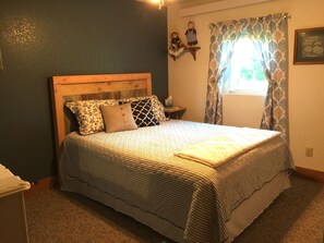 6 bedrooms, iron/ironing board, WiFi, bed sheets