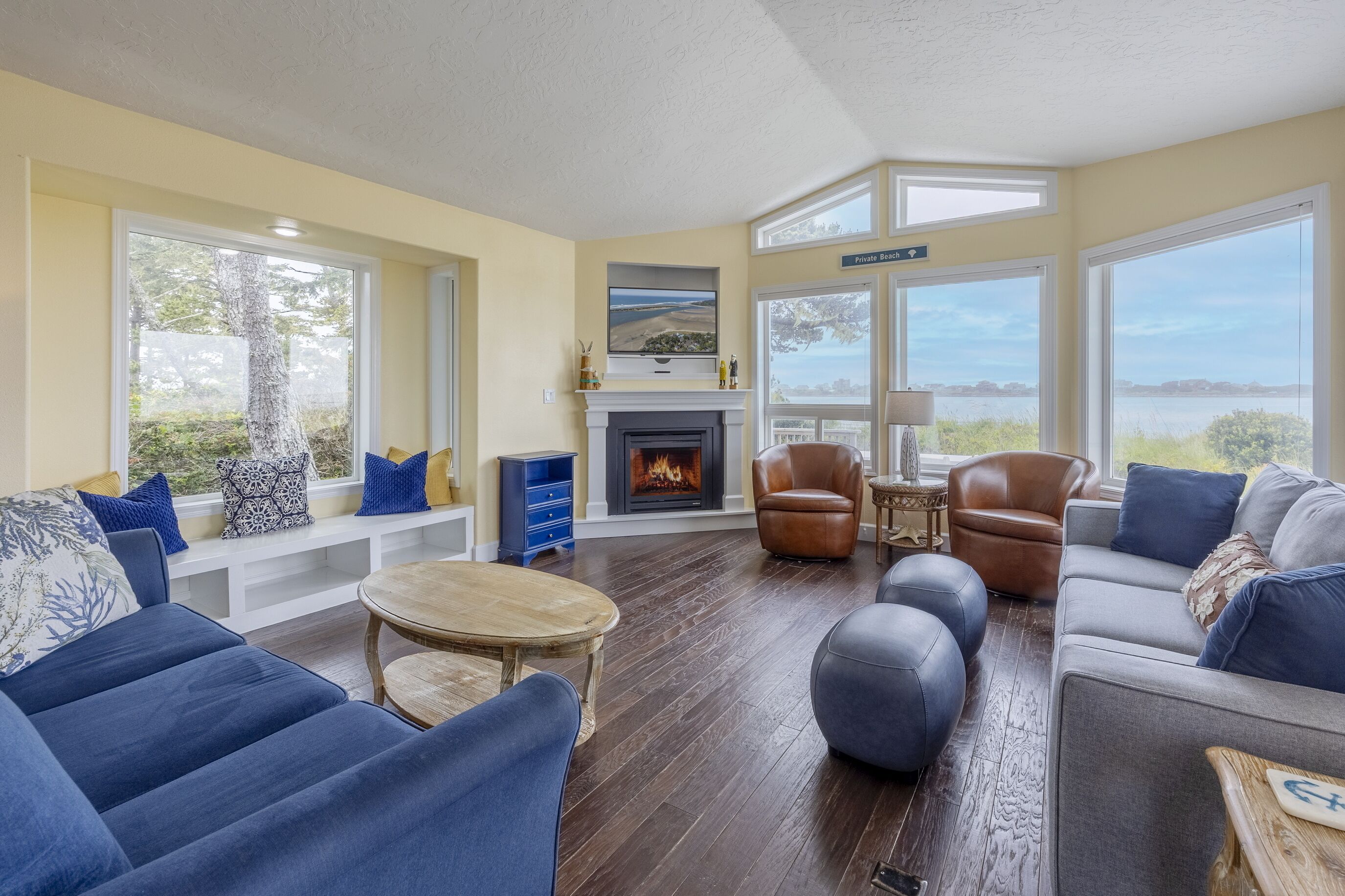 Smart TV, fireplace, table tennis, books