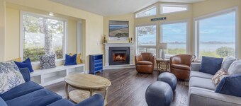 Waterfront | Hot Tub | Kayaks | Crab Traps | 3~Kings