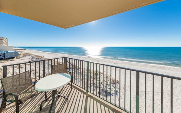 Property grounds - SUNRISE VIEW! Full Kitchen & Living Room Hotel Suite! (Gulf Shores)