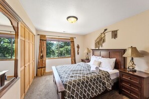7 habitaciones, tabla de planchar con plancha, wifi y ropa de cama