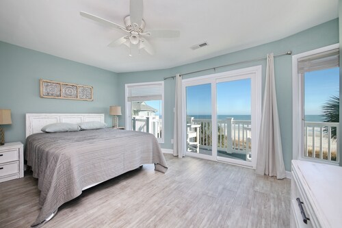 OCEANFRONT TH with pool on the beach!