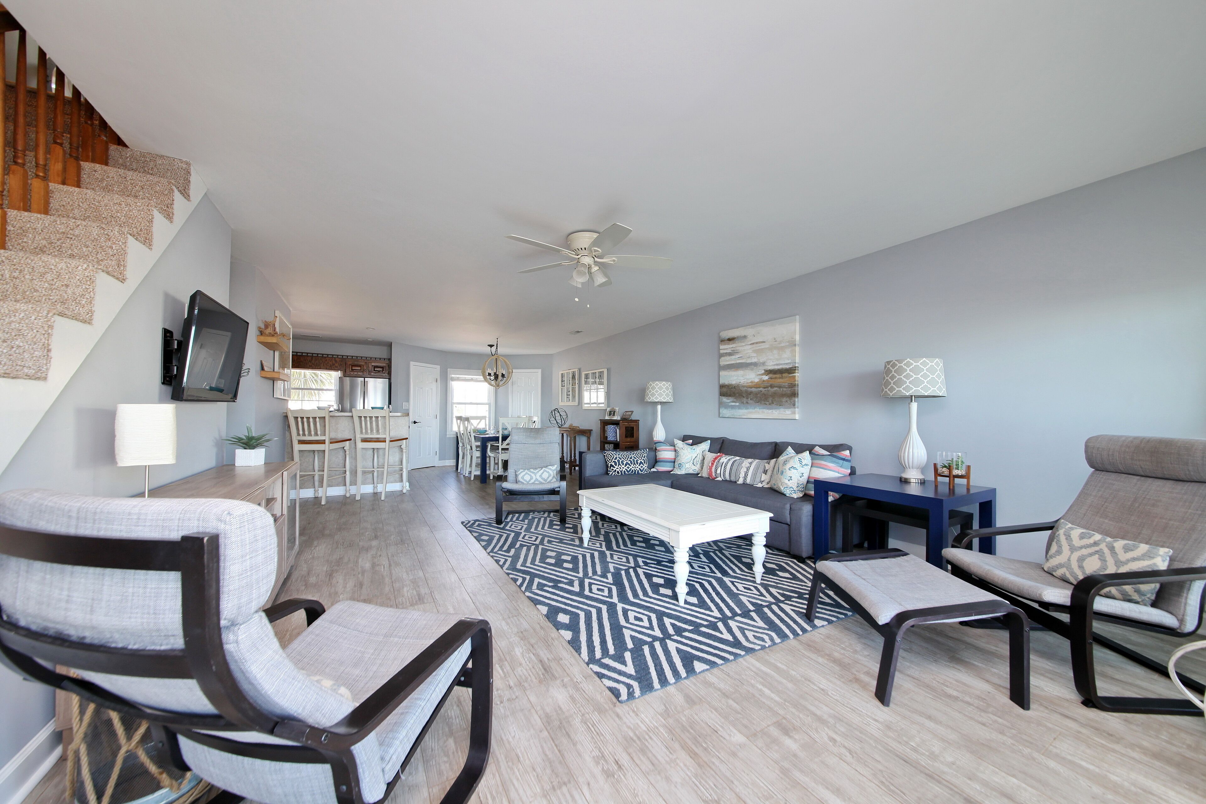 Smart TV, DVD player, stereo