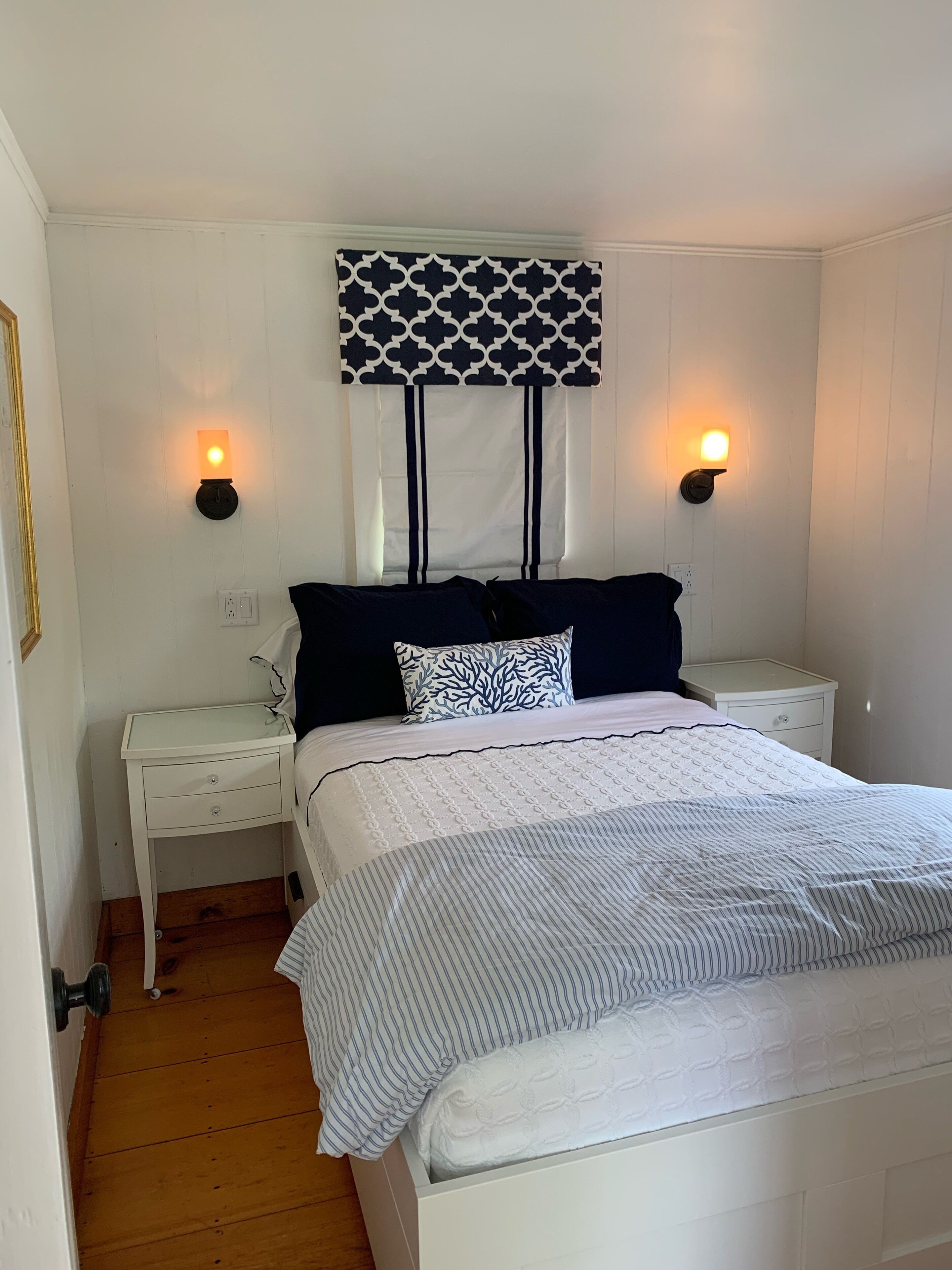 Cozy 2 Bed, 1 Bath Cottage close to Town