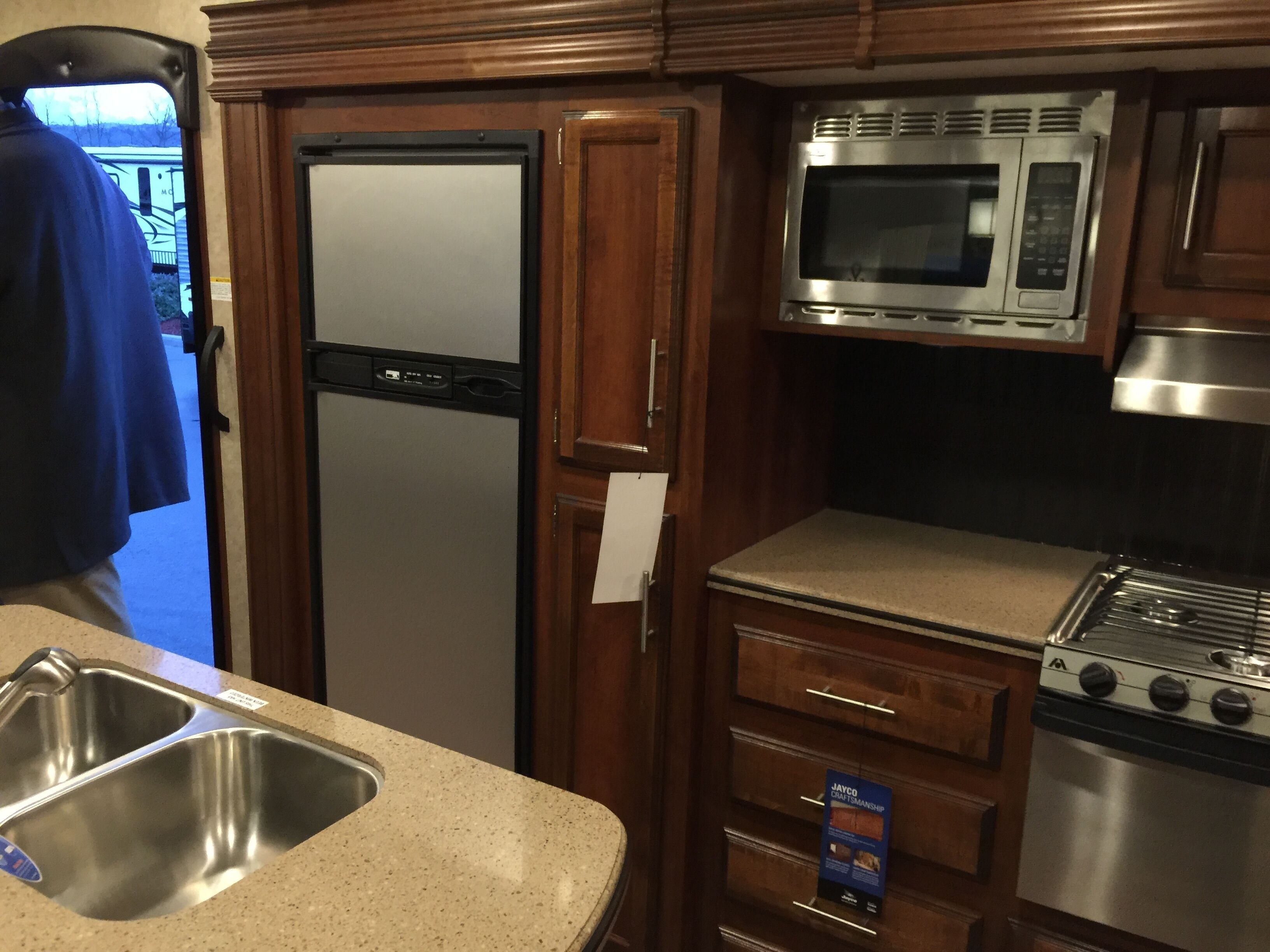 Spacious and Luxurious 37 ft Rv Trailer
