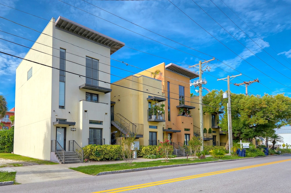 Affordable modern luxury - 2 BD / 2 Baths in YBOR City - Downtown Tampa