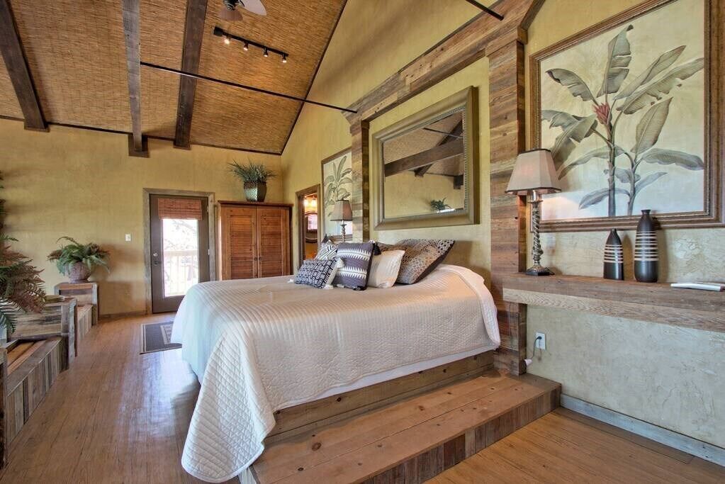 Pond House Bungalow at Bergheim Ranch