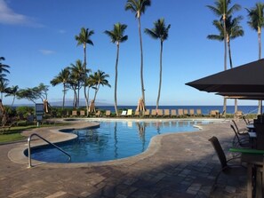 Outdoor pool - 9B EKAHI VILLAGE-STUDIO/BATH, GARDEN VIEW - 1 MINUTE STROLL TO BEACH! (Kihei)