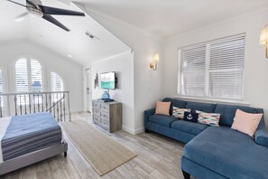 5 bedrooms, desk, iron/ironing board, free WiFi