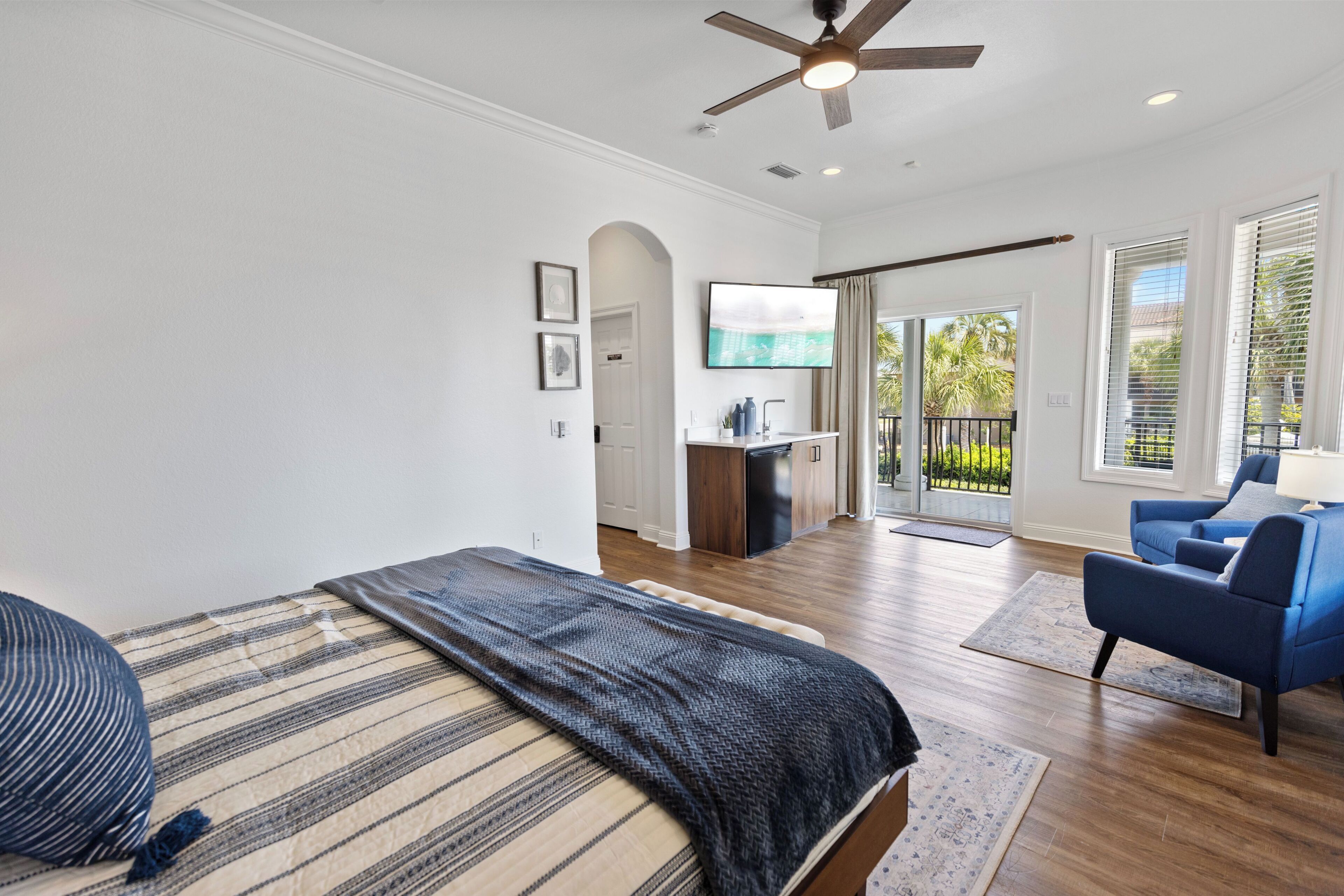 5 bedrooms, desk, iron/ironing board, free WiFi