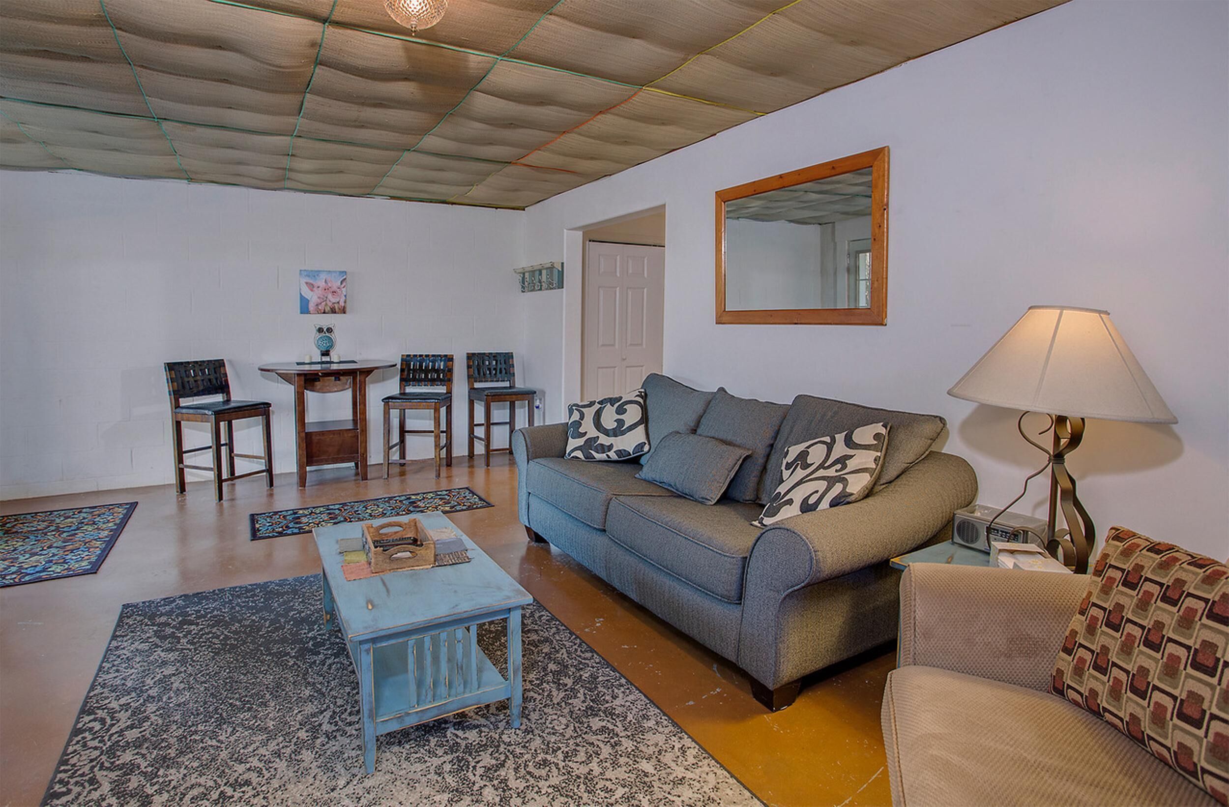 Rockin Double B Mini Farm Apt, Enjoy your private country side w/ amazing views