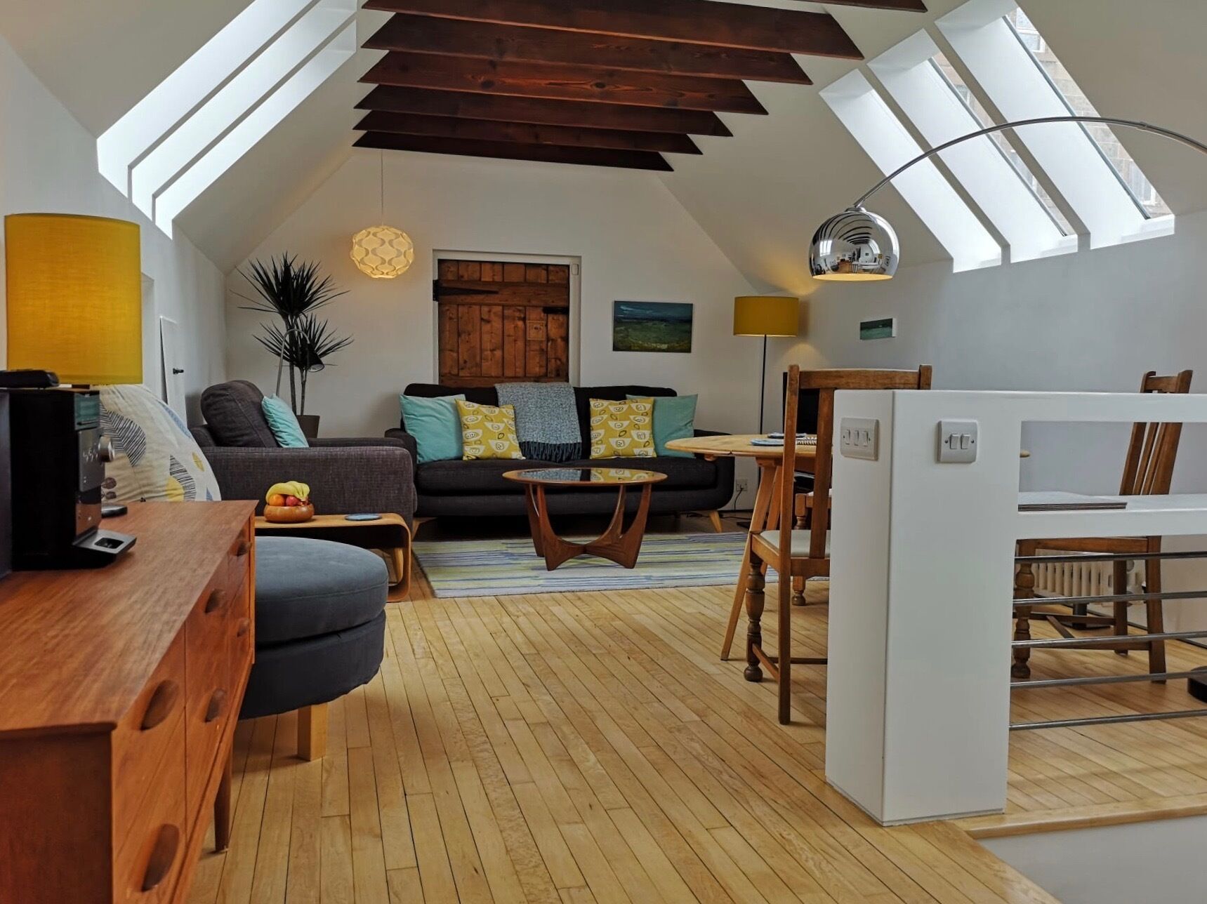 TV, bøker og stereoanlegg