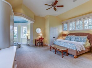 6 slaapkamers, een strijkplank/strijkijzer, gratis wifi, beddengoed