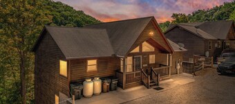 Luxury Lakefront Getaway - Sleeps 26 - Norris Lake’s Best Location