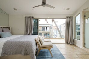 4 camere, una scrivania, ferro/asse da stiro, culla da viaggio