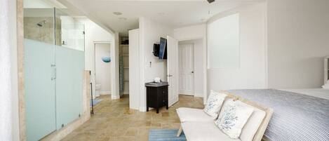 4 dormitoris, escriptori i planxa i posts de planxar