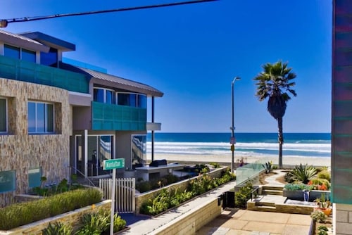 Breezy Balconies & Ocean Views! Roof Deck w Fire pit, AC, Steps to Ocean!