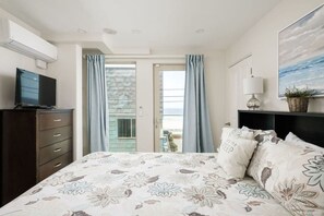 4 bedrooms, desk, iron/ironing board, travel crib