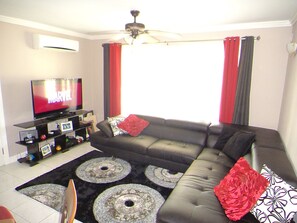 Fernseher, Videospiele, DVD-Player, Musikbibliothek