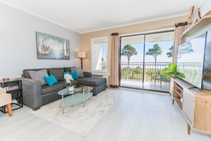 Smart-TV, Netflix, Hulu, Tischtennisplatte