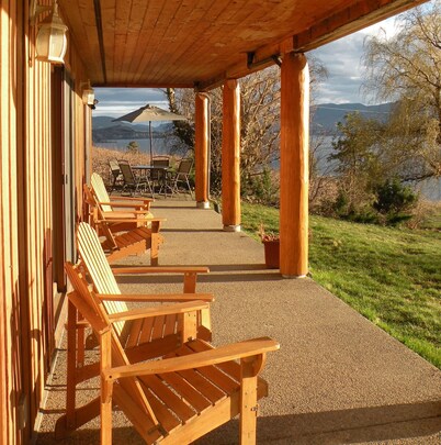 Beautiful lakefront vineyard in the heart of Okanagan wine country , 2BR suite