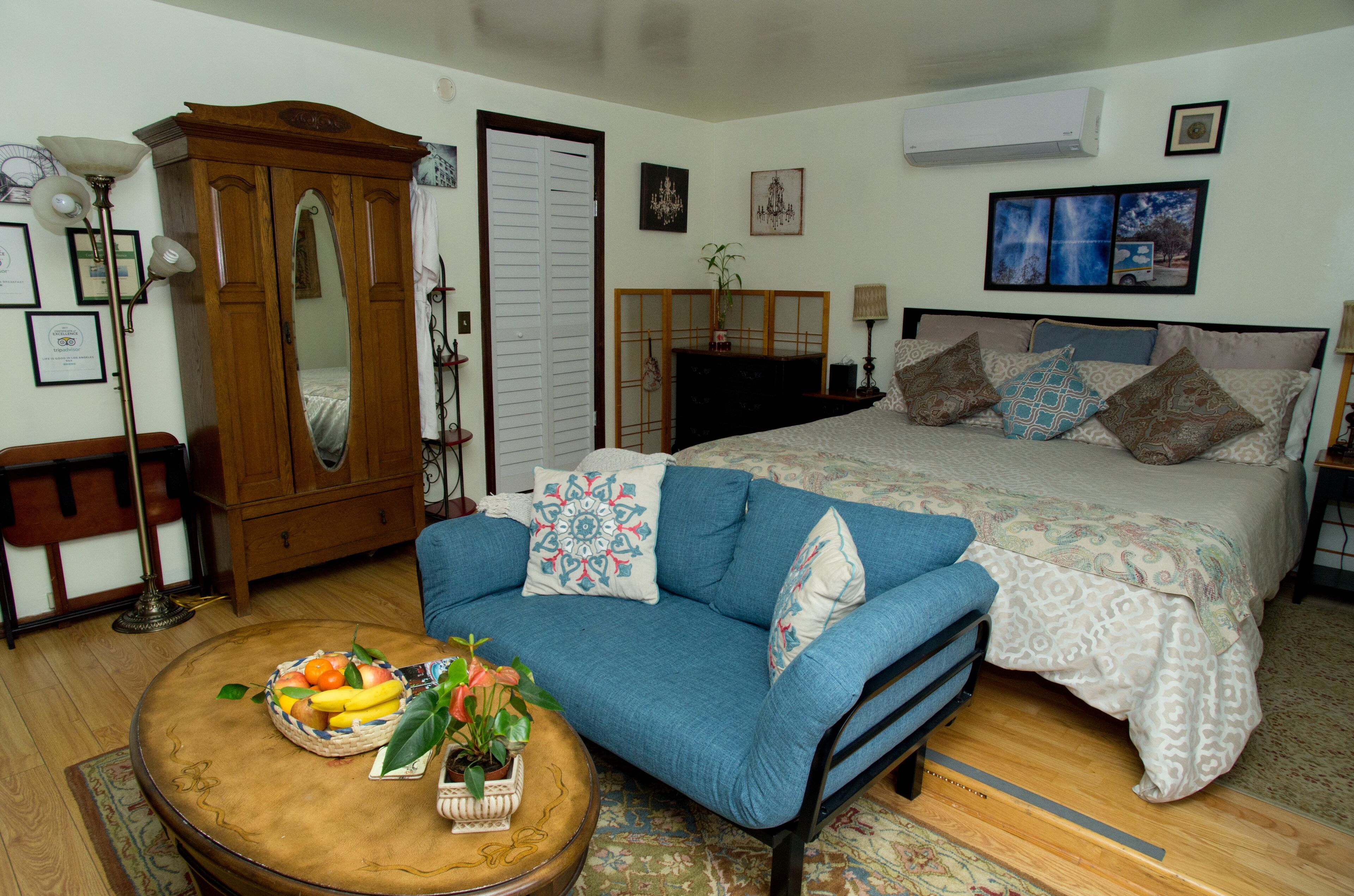 Charming Guest house/Private en suite bathroom+pool + best breakfast in town!