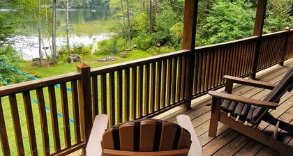 Few 2026 peak weeks left! Privacy-hot tub-lakeside log cabin for 6, 3bedrm 2bath