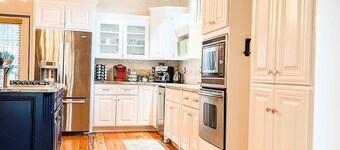 Downtown KC Castle, ¡Nuevo video recién agregado! Perfecta ubicación! Increíble hogar y patio!