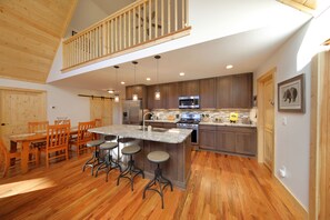 冰箱、微波炉、烤箱、炉灶