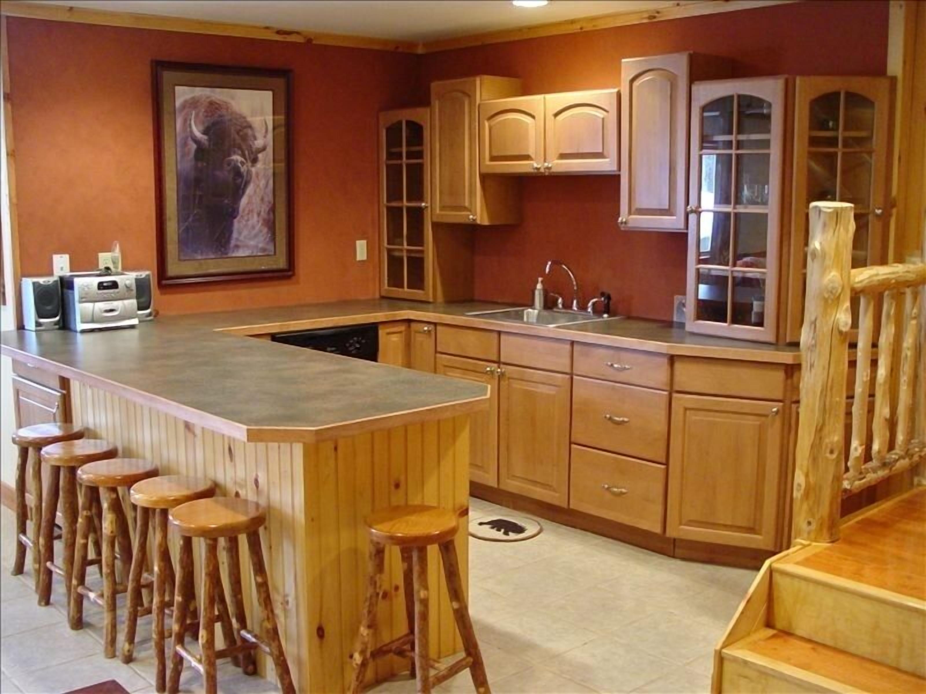 Beautiful  Lake Placid , Mirror Lake Beach access   STR-200444