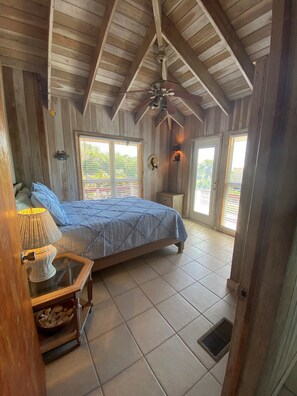 3 habitaciones, escritorio, tabla de planchar con plancha y wifi gratis