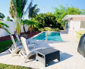 Alberca al aire libre y alberca climatizada