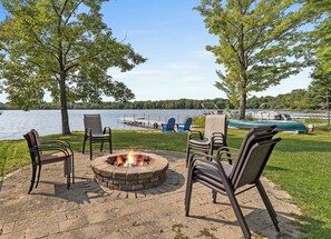 Property grounds - Lakefront Tranquility Spacious Retreat Sleeps 14 (Pullman)
