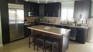 Fridge, microwave, oven, stovetop - Beautiful 2/2 Florida keys home rental (Islamorada)