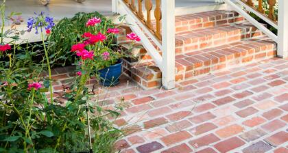 CAJUN HOSPITALITY - LA PETITE VOIE DE ST. THERESE