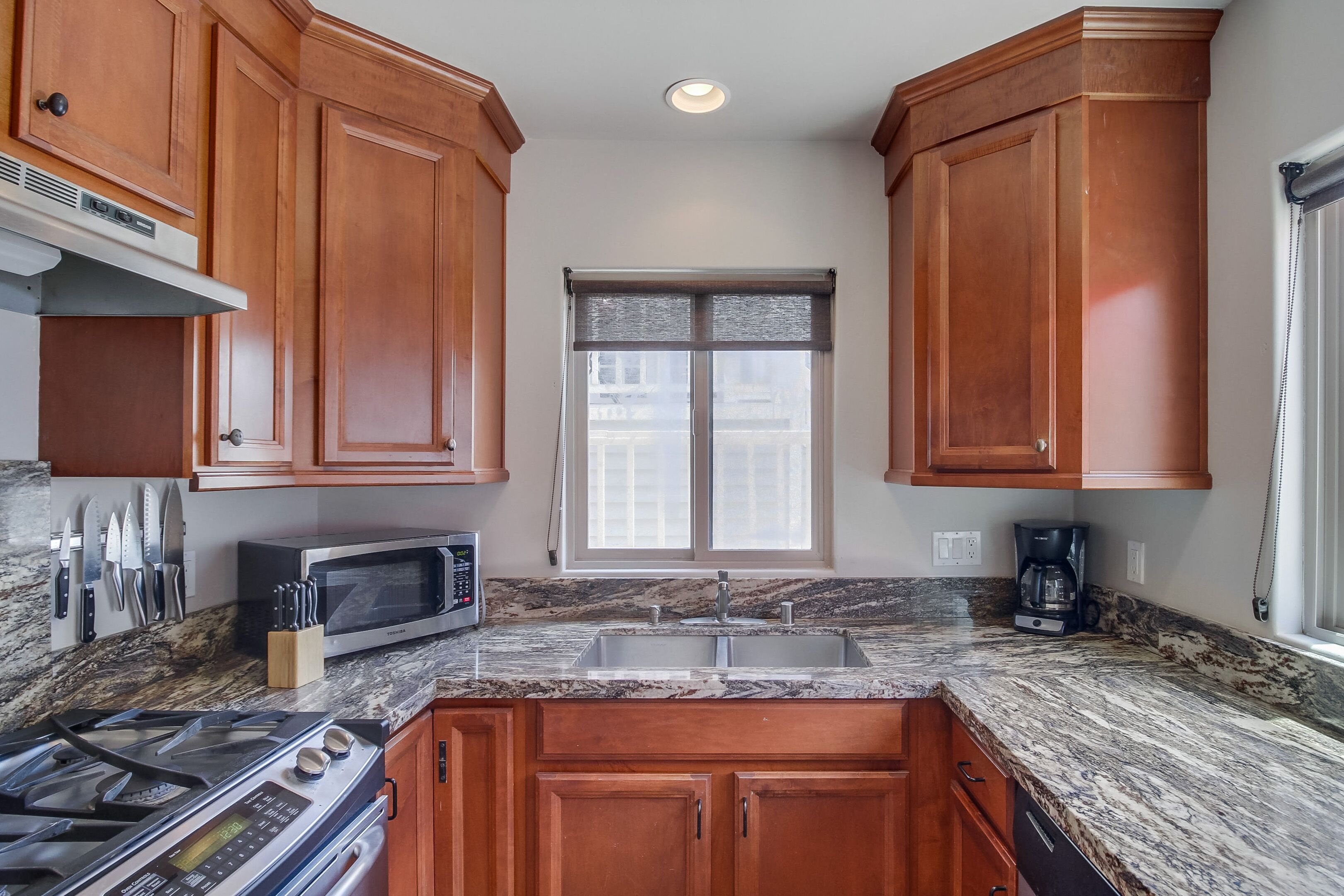 Steps From The Ocean - Large Roof Deck - Amazing Sunsets