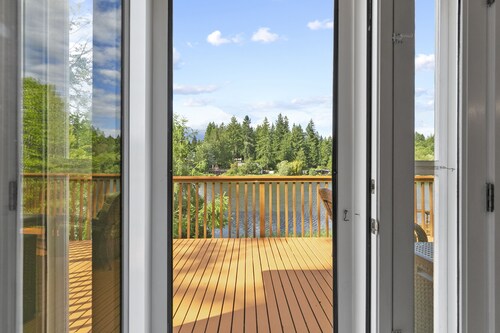 Relax on the lake in Gig Harbor